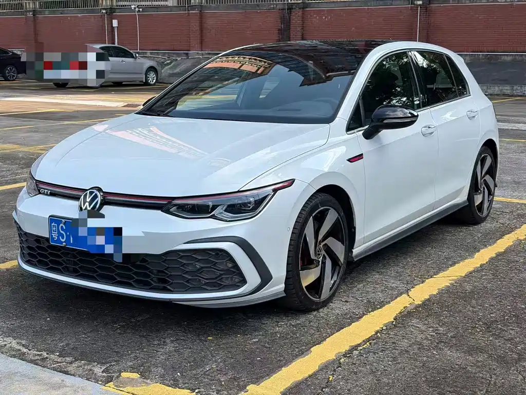Volkswagen Golf GTI
