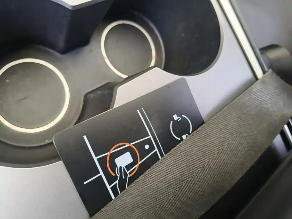 Tesla Model Y — миниатюра 9