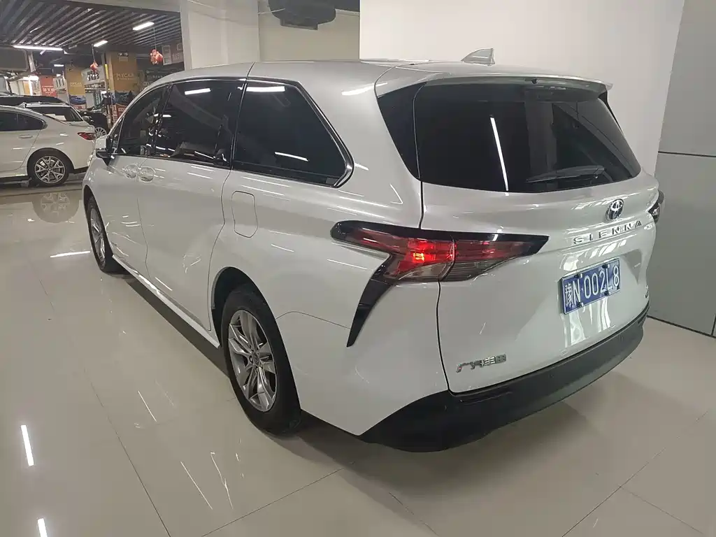 Toyota Sienna — миниатюра 8