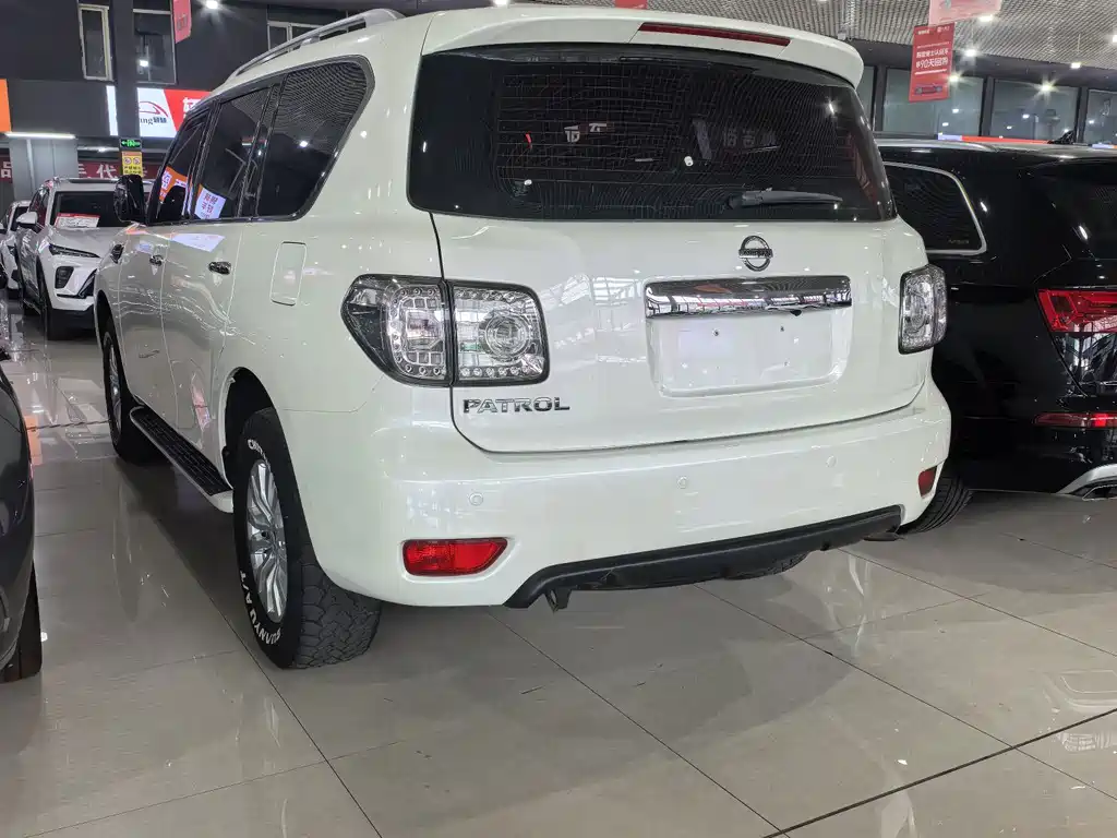 Nissan Patrol — миниатюра 4