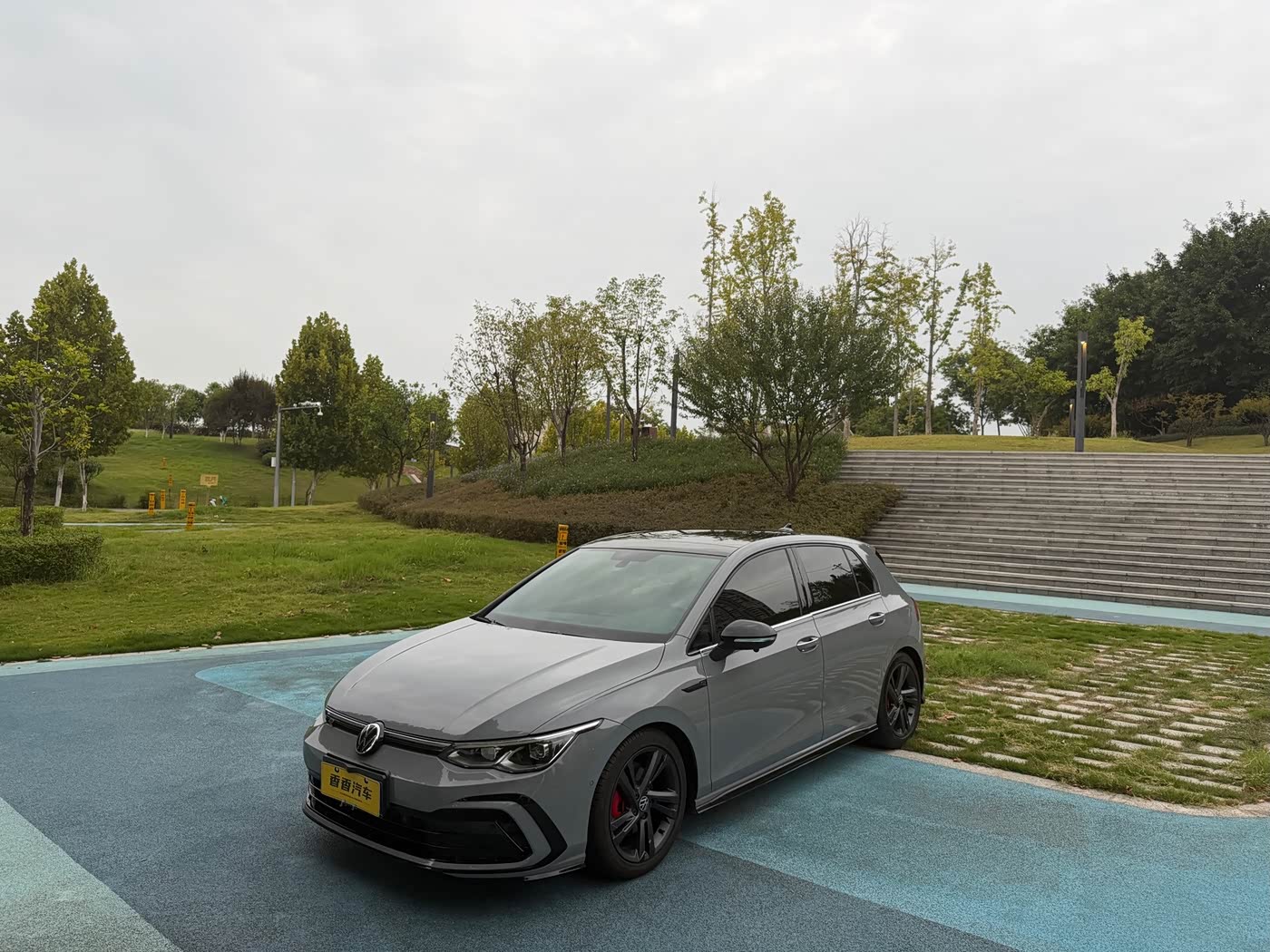 Volkswagen Golf 1.4 л 2023 г. Серебристо-серый, пробег 24000 км