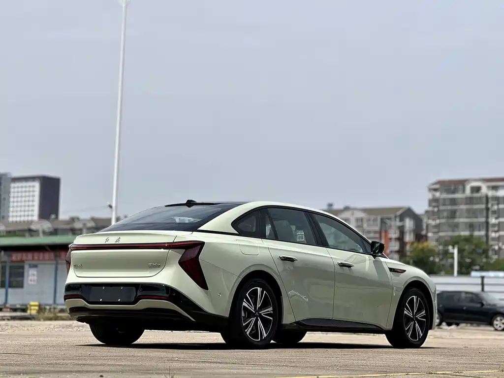 Hongqi EH7 2025 600