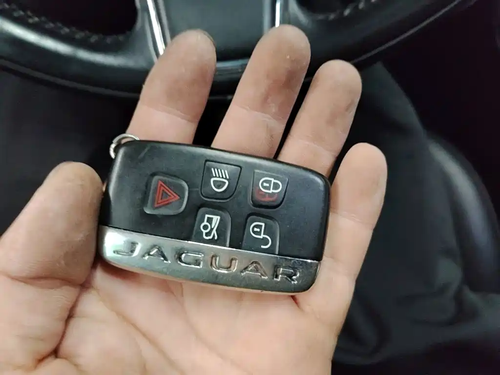 Jaguar XJ — миниатюра 9