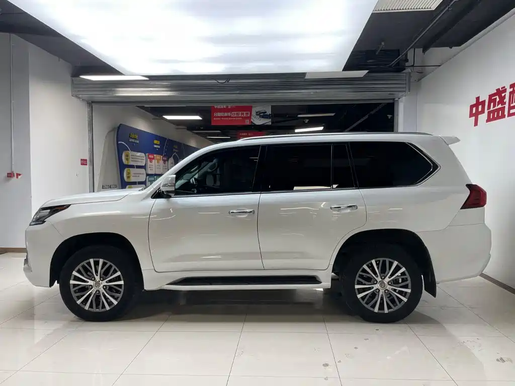 Lexus LX — миниатюра 4