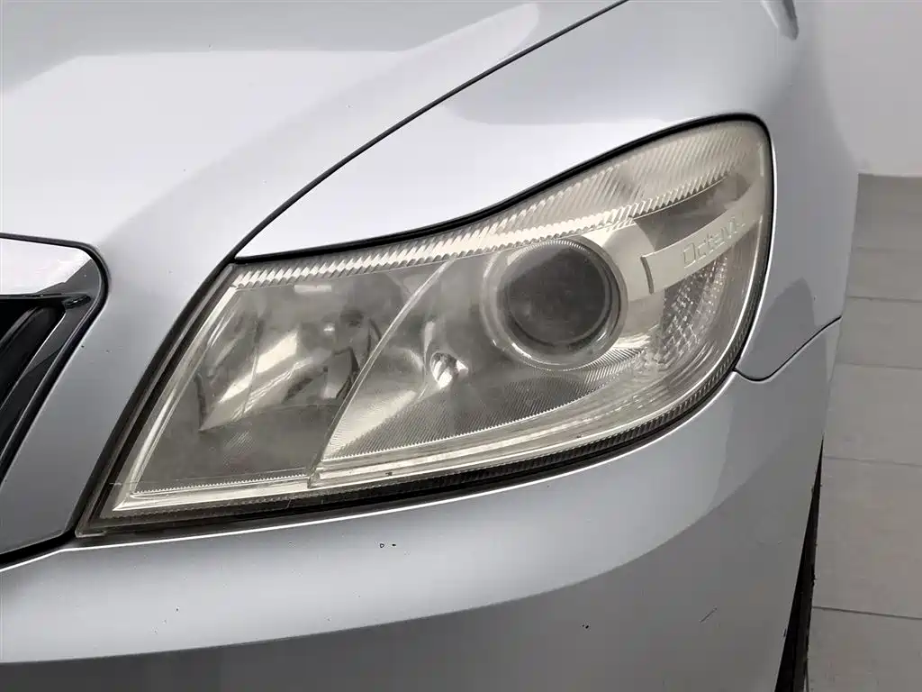 Skoda Octavia 2012 1.6L MT