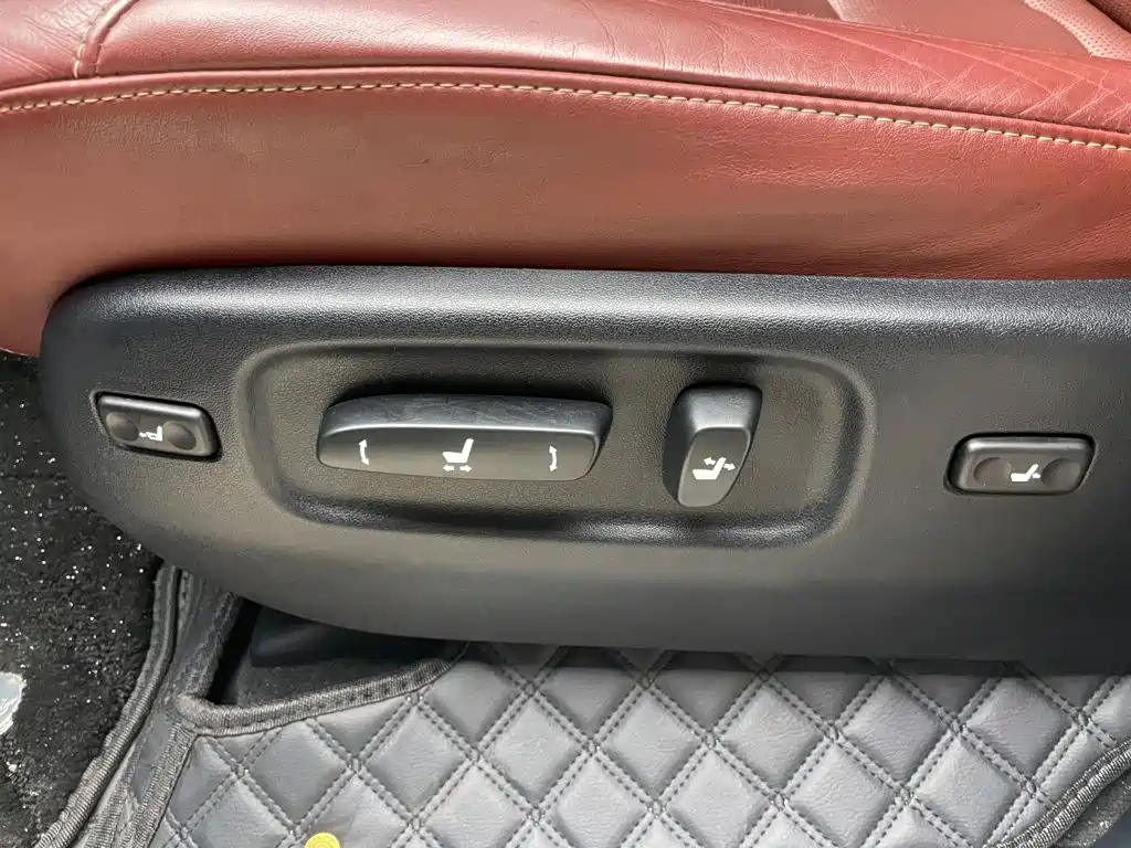 Lexus LX — миниатюра 10
