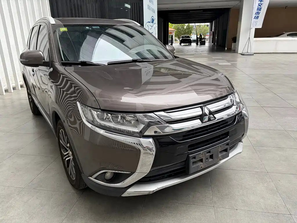 MITSUBISHI OUTLANDER