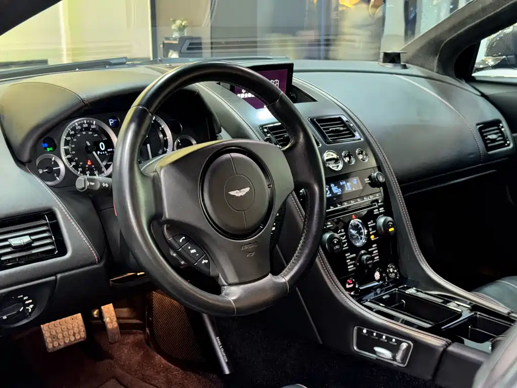 Aston Martin DB9 2014 6.0L Carbon Black Coupe