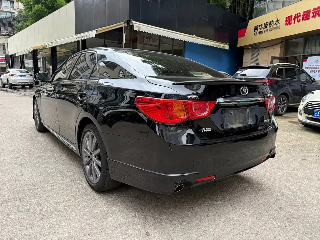 Toyota Reiz — миниатюра 3