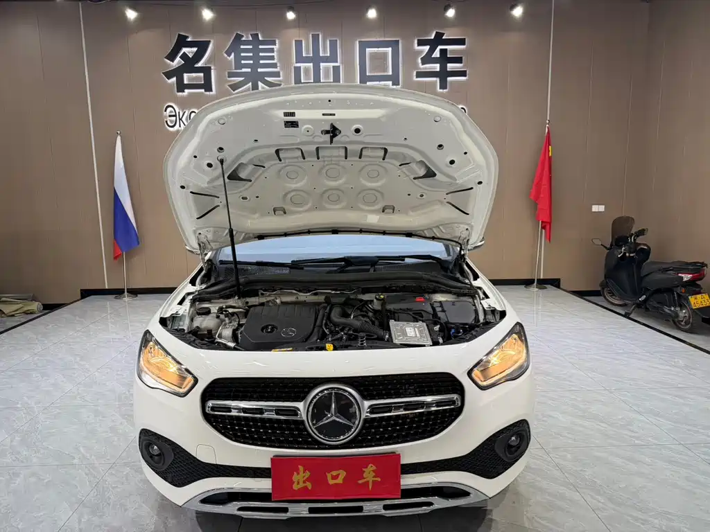 MERCEDES-BENZ GLA
