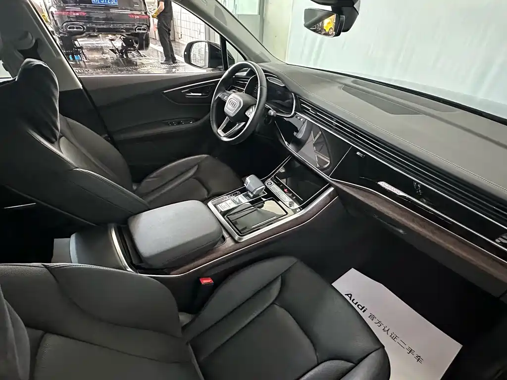 Audi Q7 2023 55 TFSI quattro S line Sport