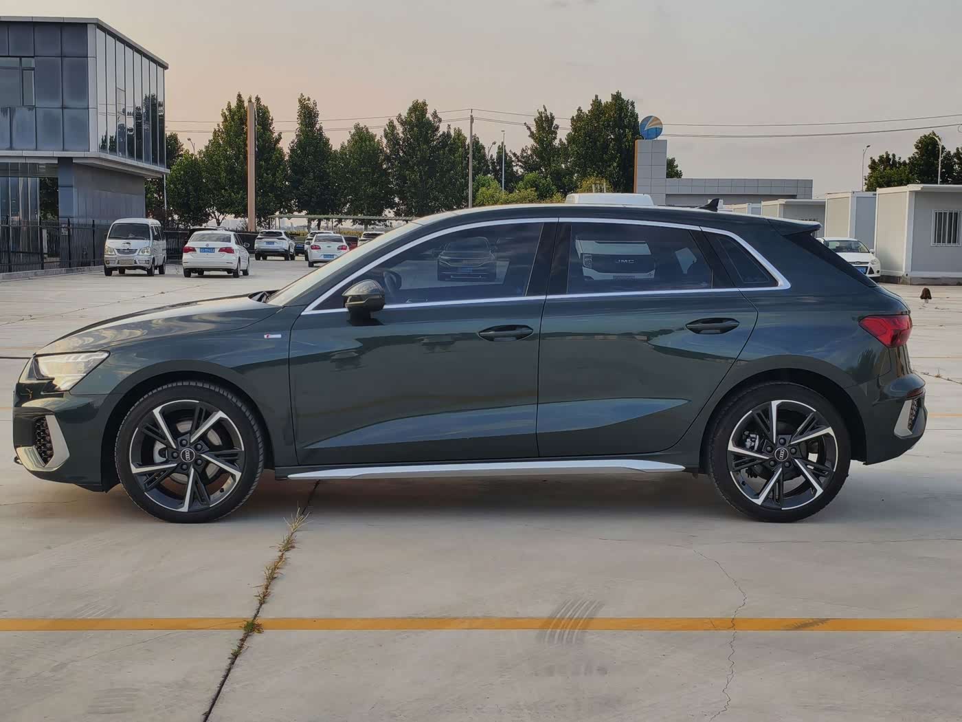 Audi A3 1.4 л 2023 г. Зелёный, пробег 17000 км