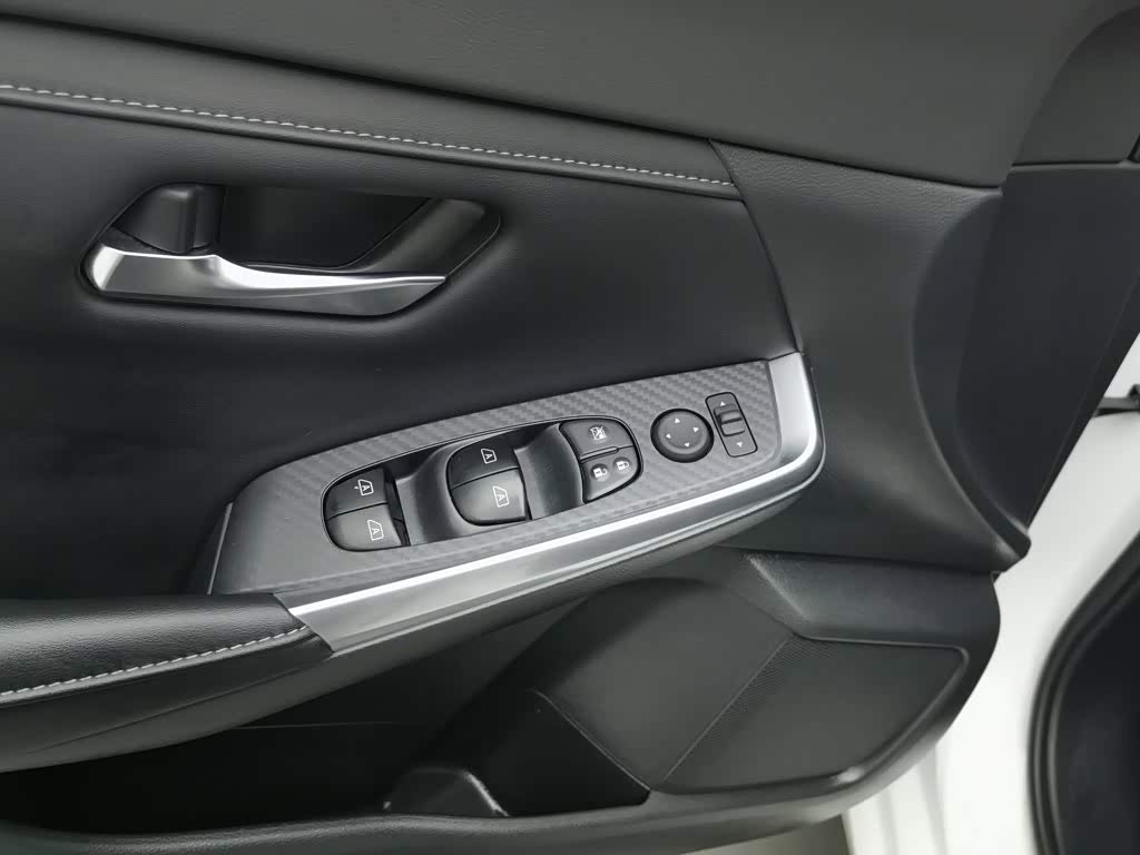 Nissan Sylphy 1.6 л 2024 г. Белый, пробег 17300 км