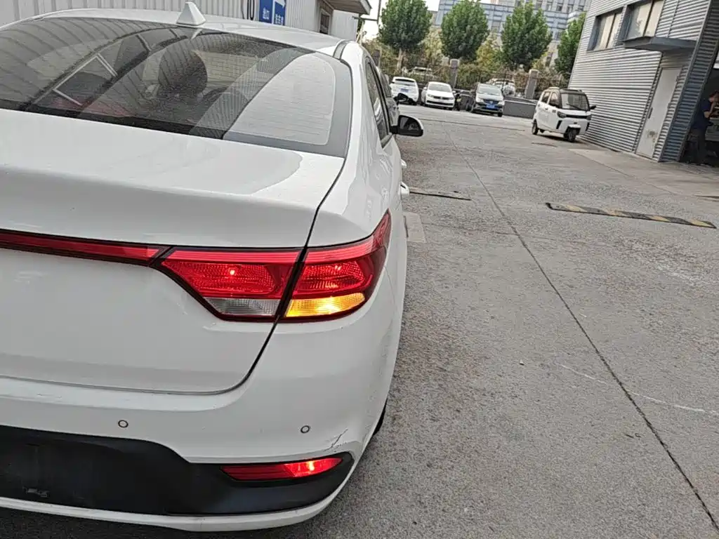 Kia K2 — миниатюра 8