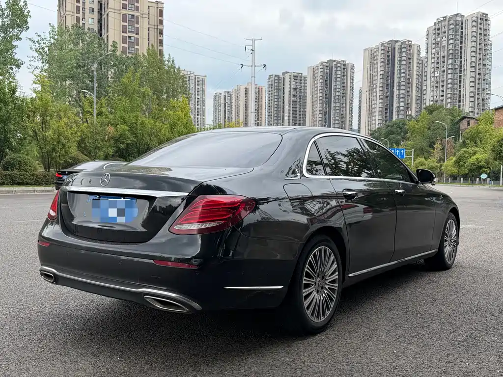 Mercedes-Benz E-Class — миниатюра 6