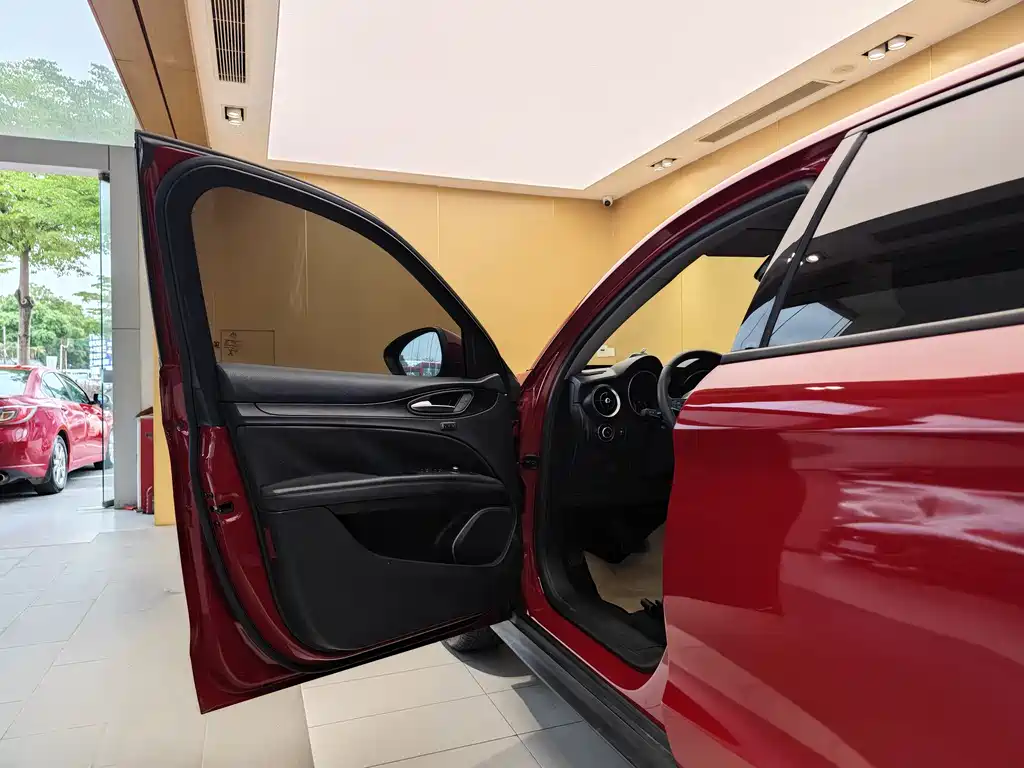 Alfa Romeo Stelvio 2017 2.0T 200HP Elite