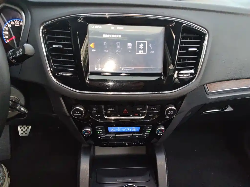 Geely Haoqing SUV — миниатюра 14