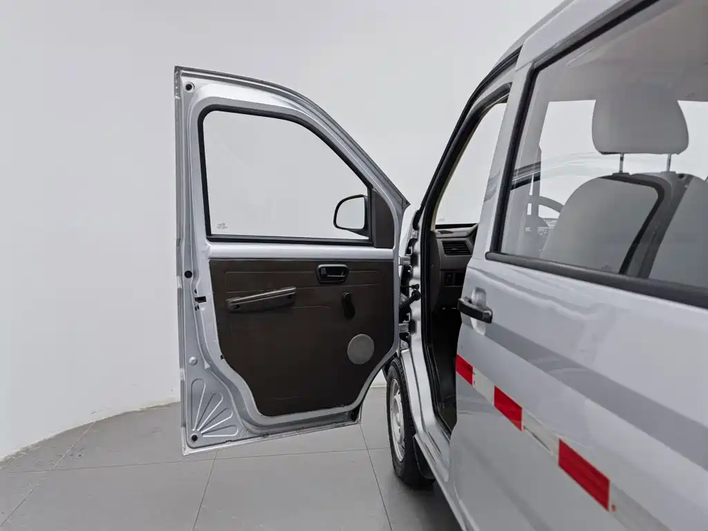 Wuling Rongguang S — миниатюра 8