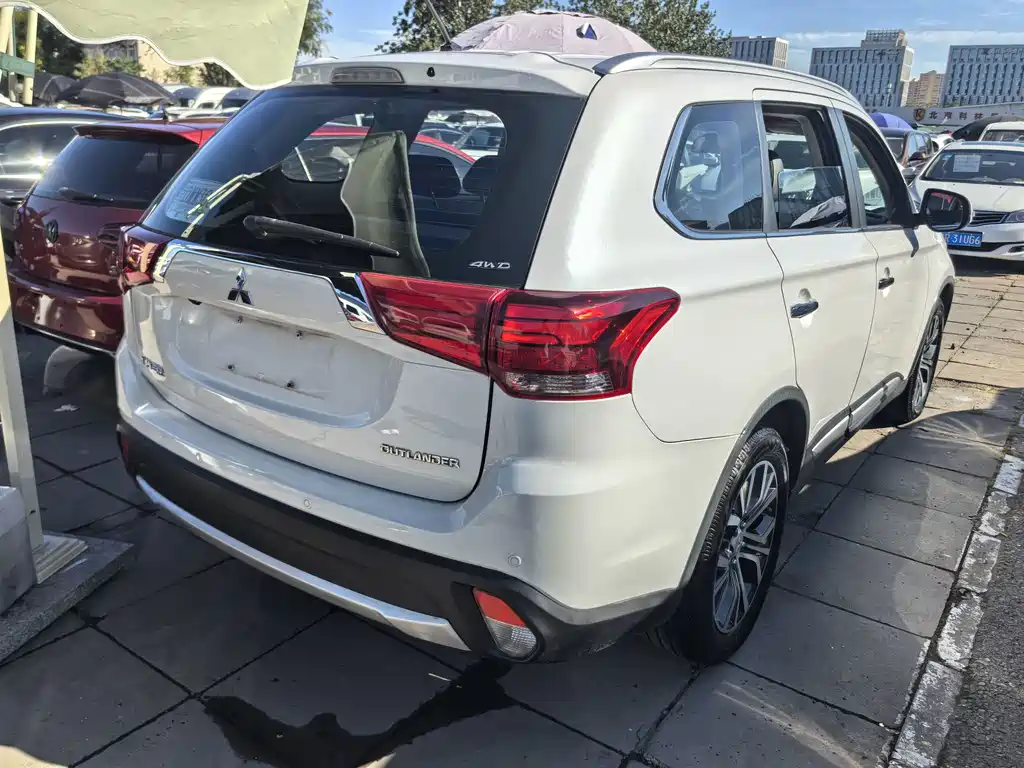 Mitsubishi Outlander — миниатюра 6