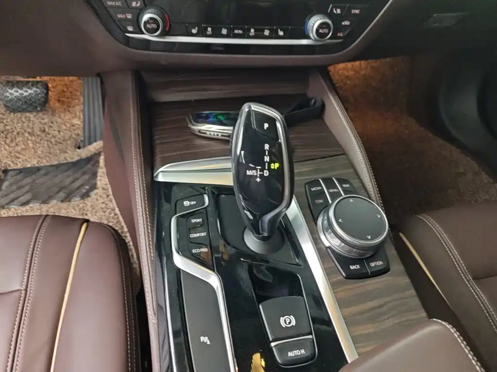 BMW 5 Series — миниатюра 14