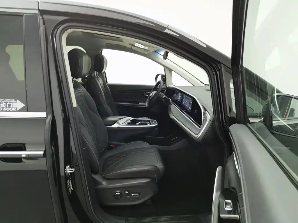 MAXUS G90 — миниатюра 23