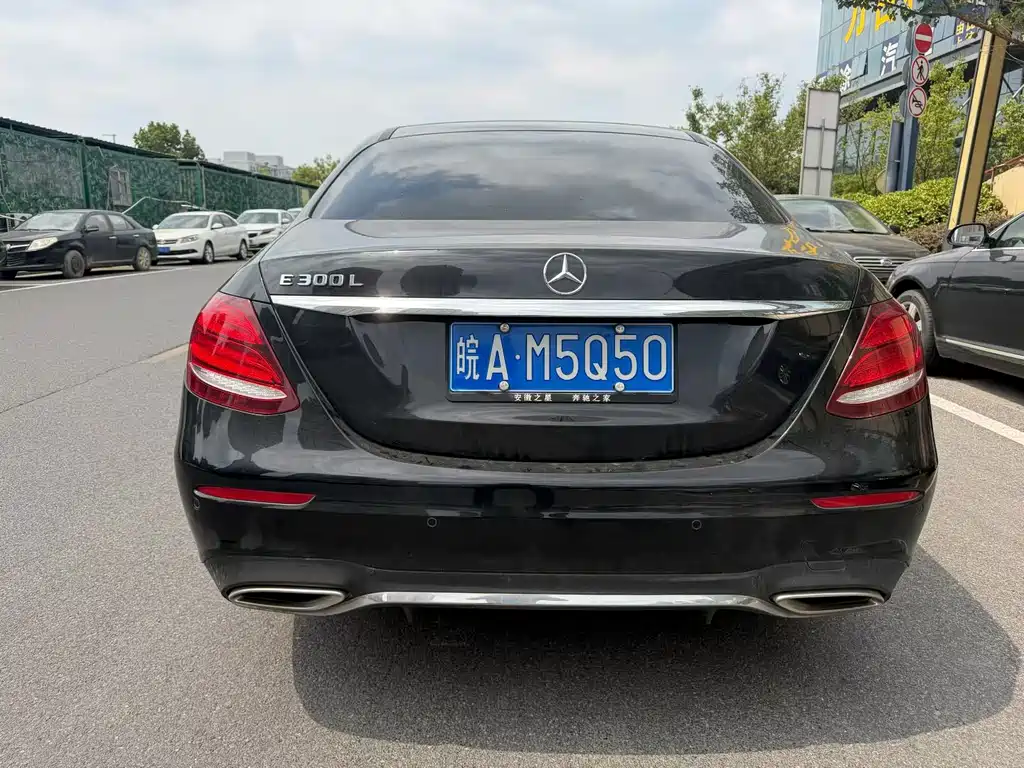 Mercedes-Benz E-Class — миниатюра 5