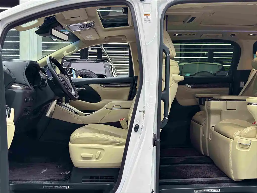 Toyota Vellfire — миниатюра 8