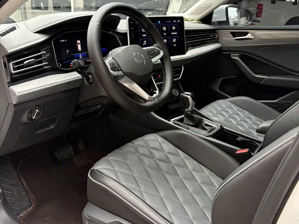 Volkswagen Sagitar 2024 300TSI DSG