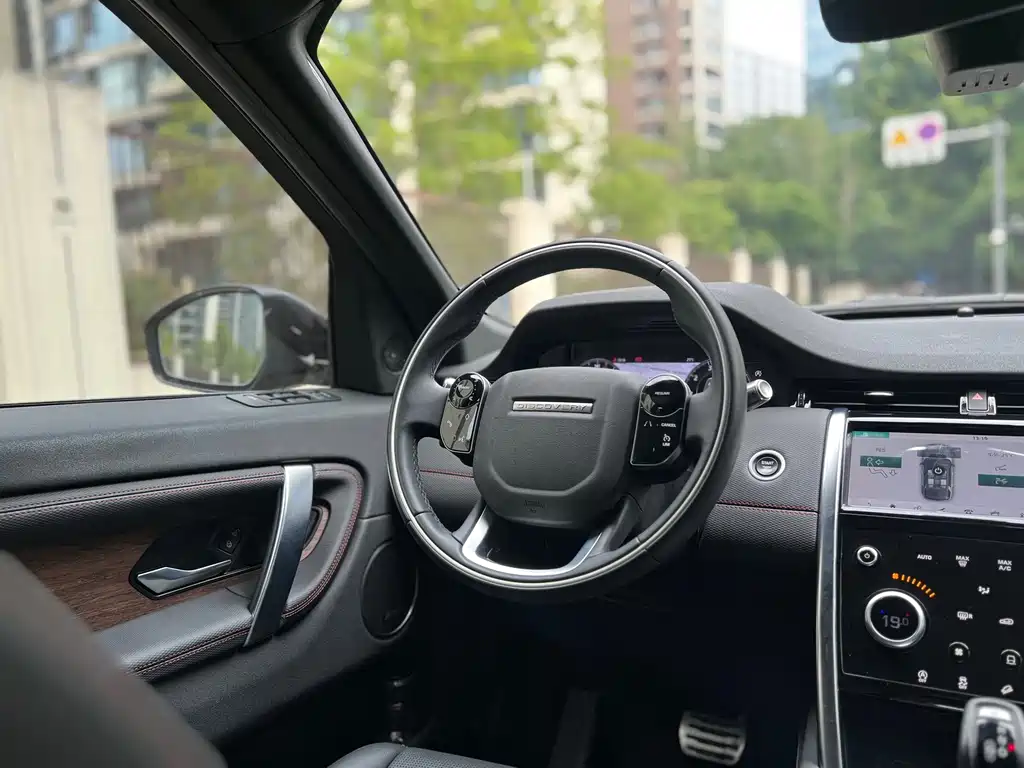 Land Rover Discovery Sport — миниатюра 10