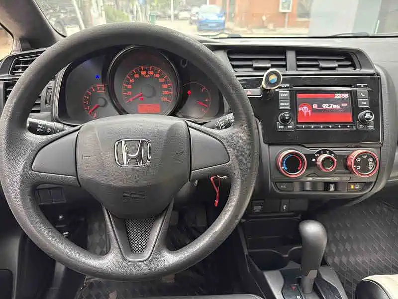 Honda Fit — миниатюра 7