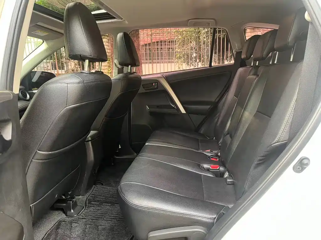 Toyota RAV4 — миниатюра 11