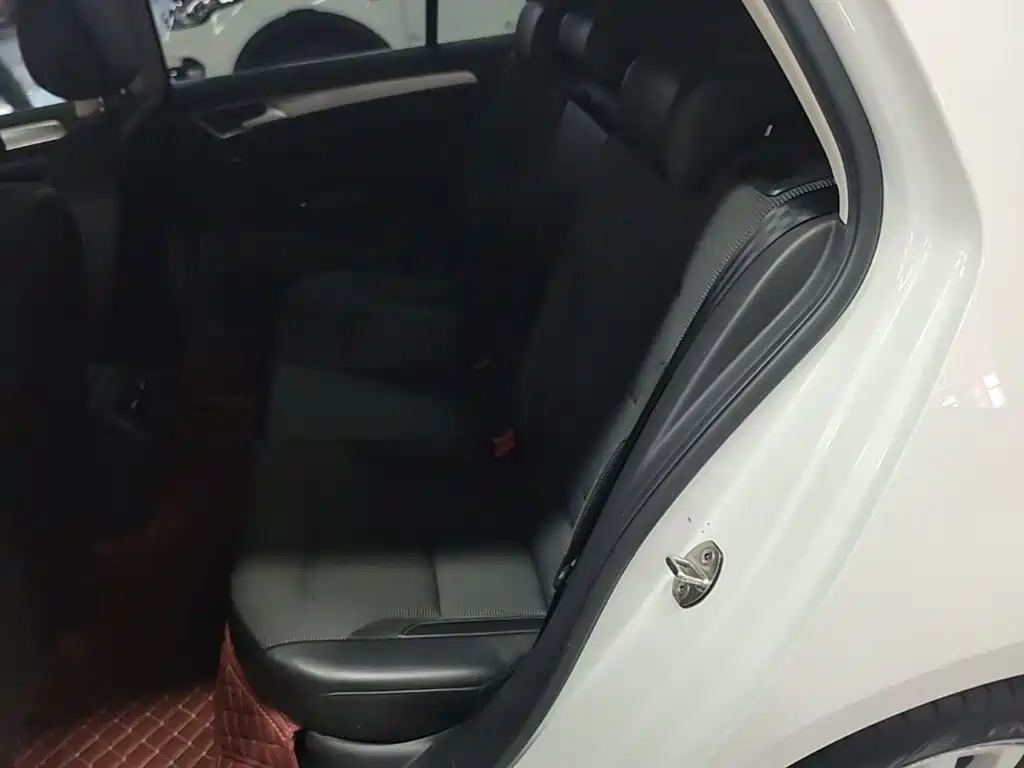 Volkswagen Golf — миниатюра 17