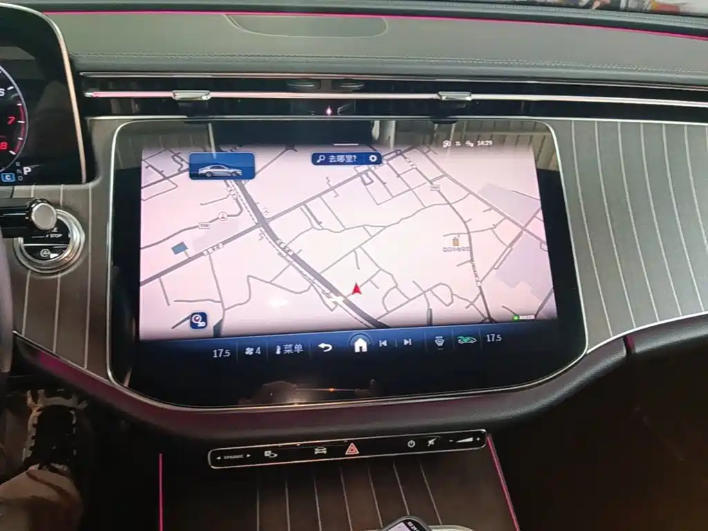 Mercedes-Benz E-Class — миниатюра 13