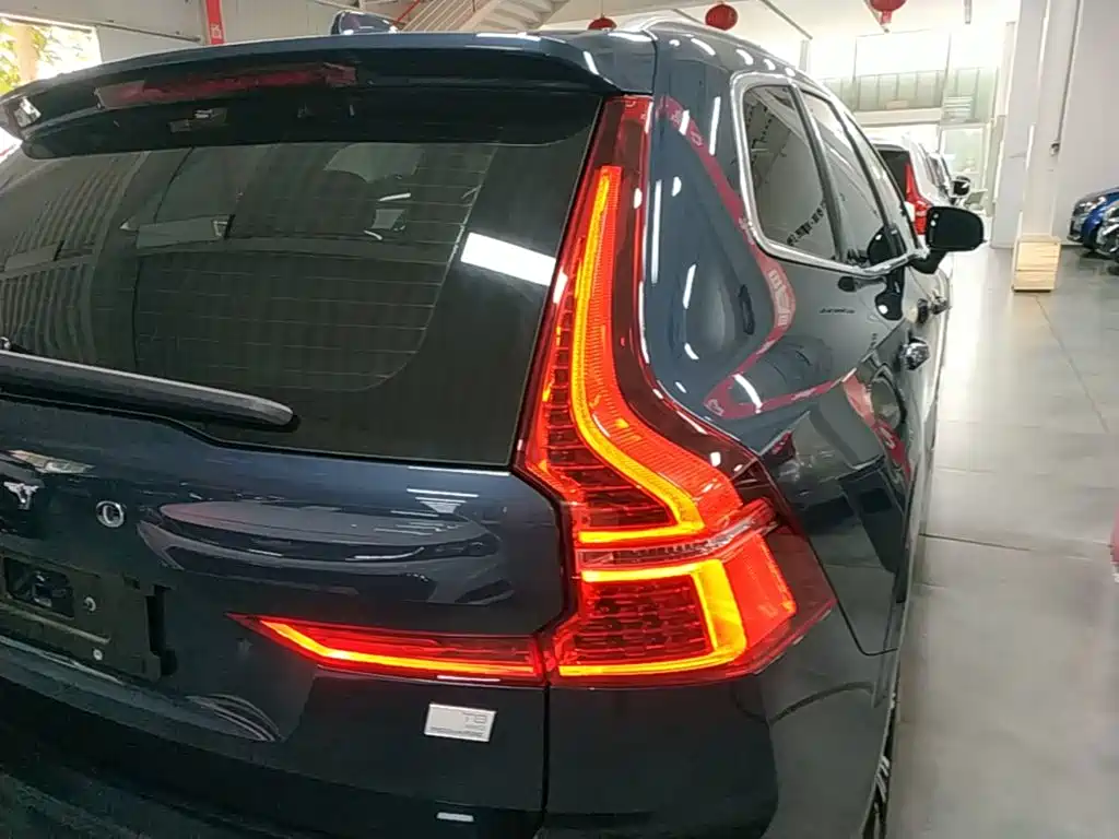 Volvo XC60 PHEV — миниатюра 8