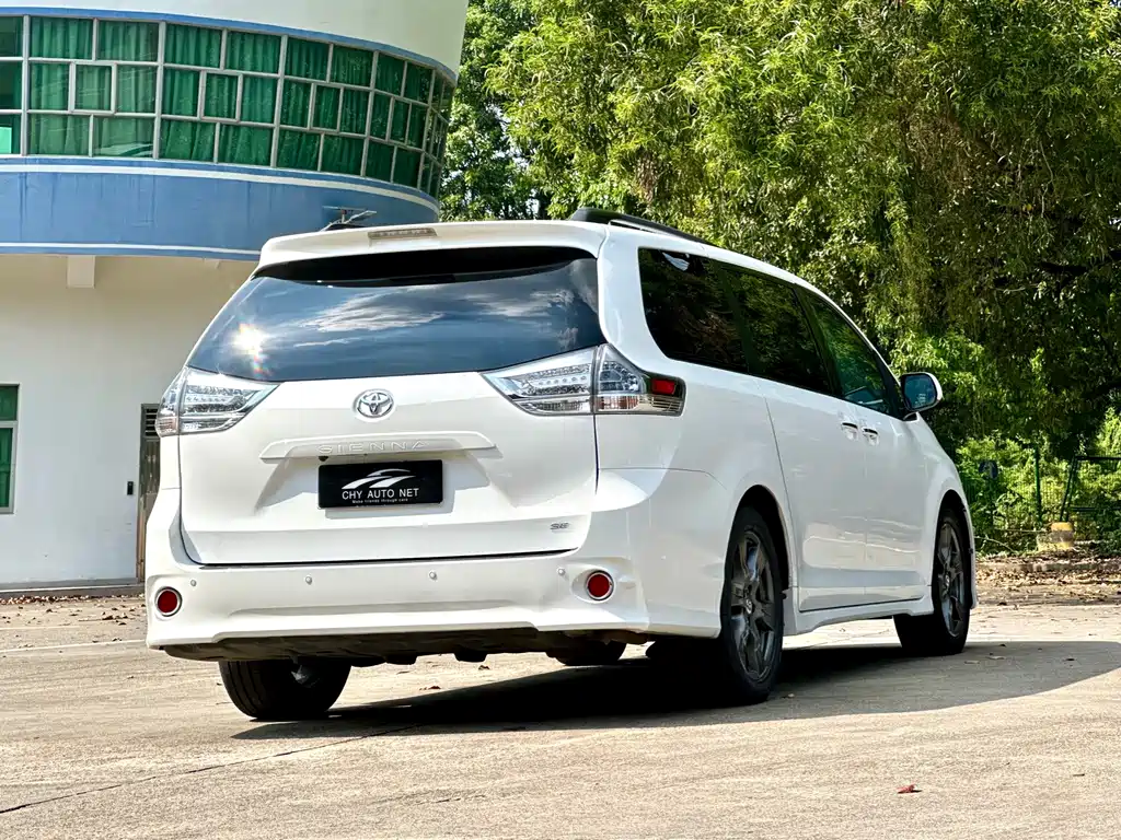 Toyota Sienna — миниатюра 9