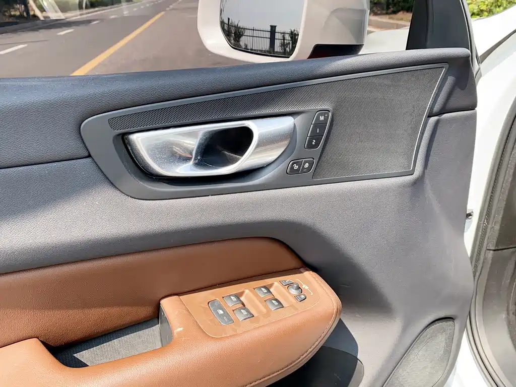 Volvo XC60 — миниатюра 11