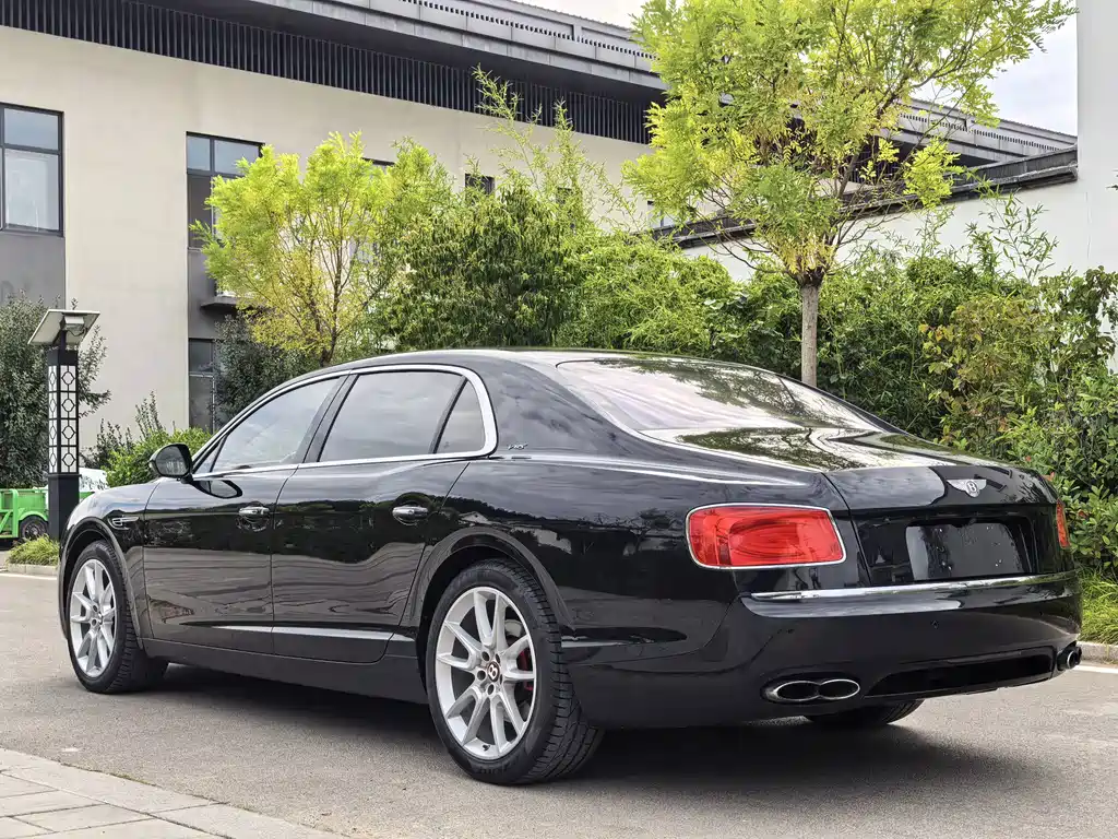 Bentley Flying Spur — миниатюра 10