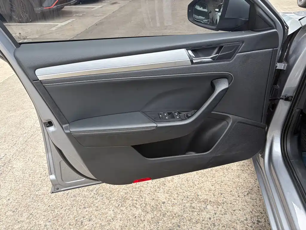 Skoda Superb — миниатюра 16