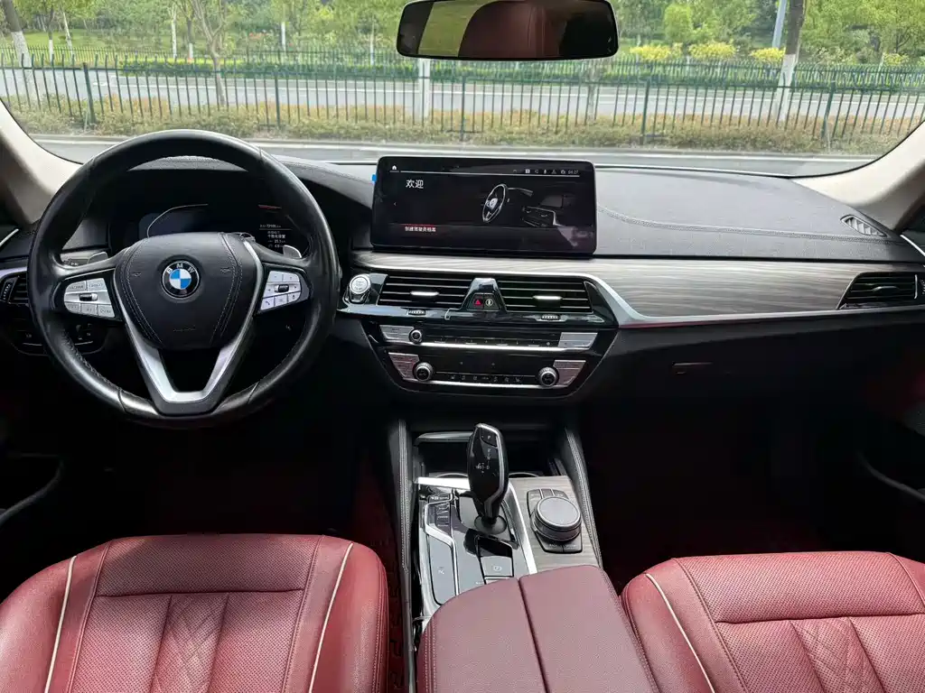 BMW 5 Series — миниатюра 6