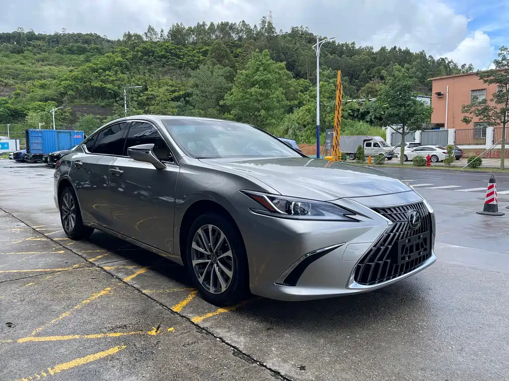 Lexus ES 2023 200