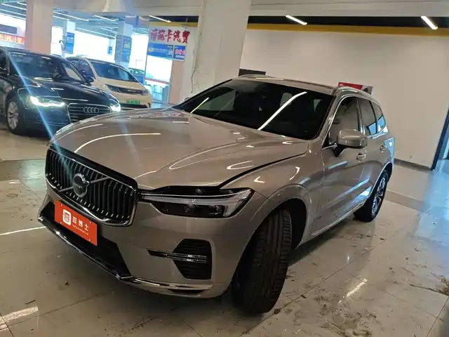 VOLVO  XC60 2023