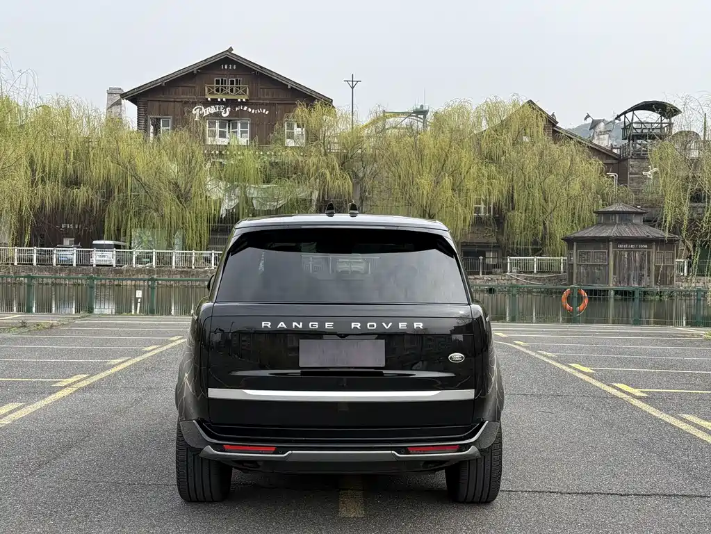 Land Rover Range Rover 2024 3.0 L6 400PS Long Wheelbase