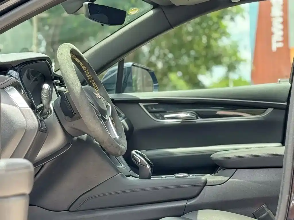 Cadillac XT5 — миниатюра 4