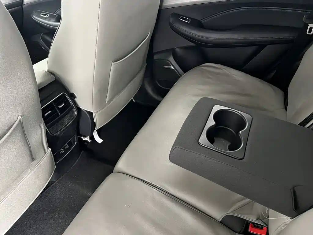 Roewe RX5 — миниатюра 10