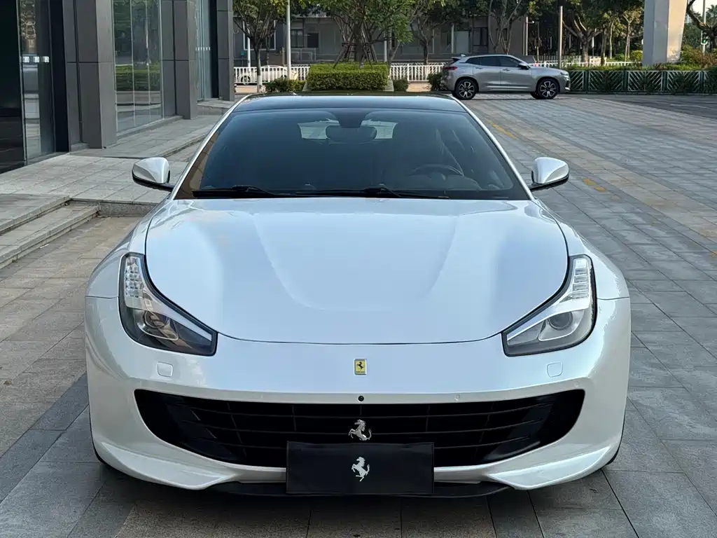 FERRARI GTC4LUSSO