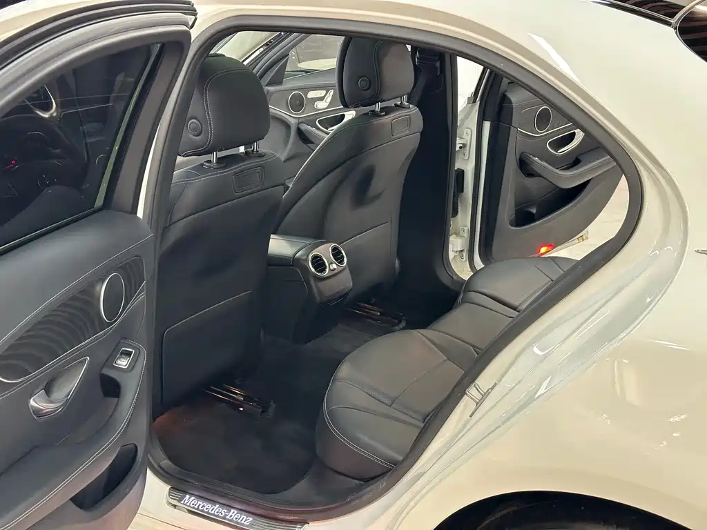 Mercedes-Benz C-Class — миниатюра 8