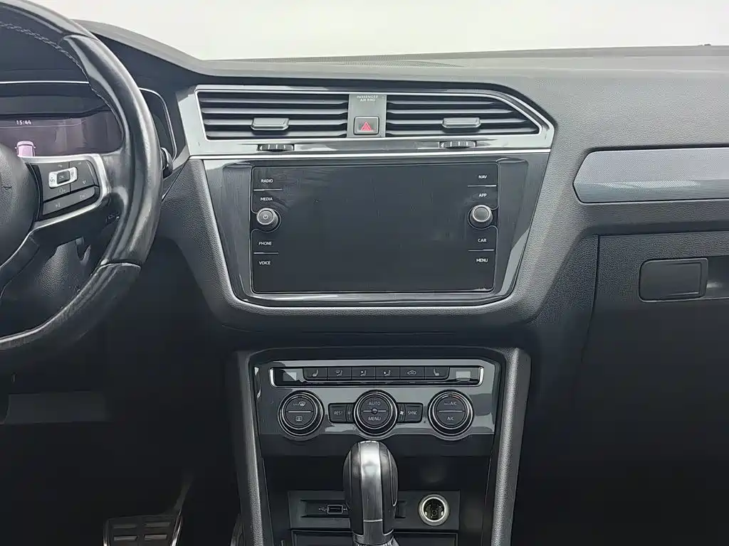 Volkswagen Tiguan — миниатюра 12