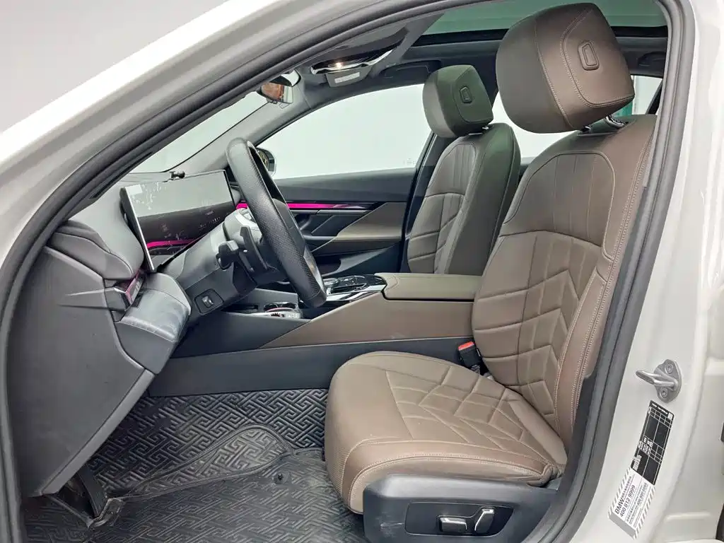 BMW 5 Series — миниатюра 15