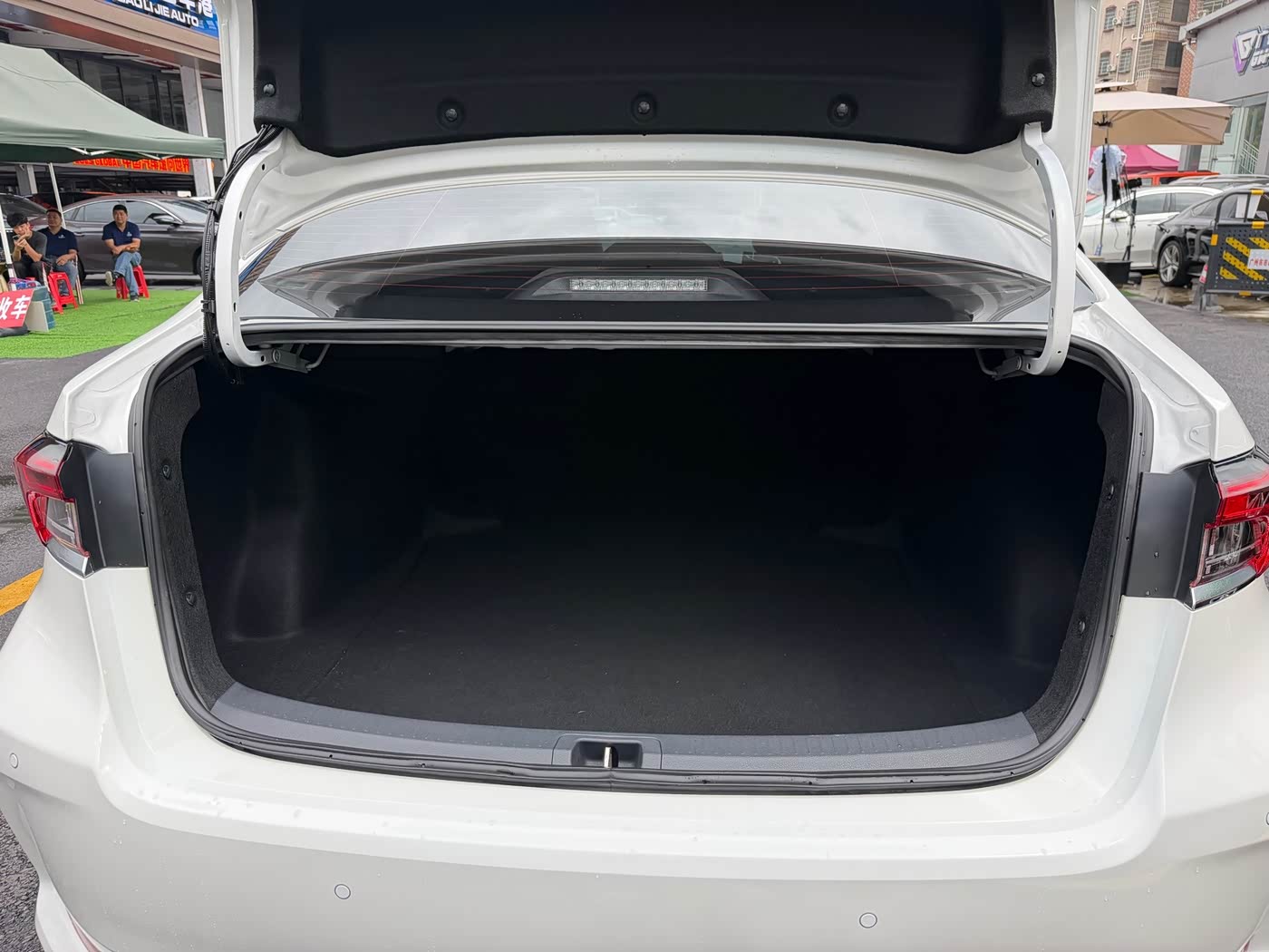 Toyota Corolla 1.2 л 2024 г. Белый, пробег 5000 км