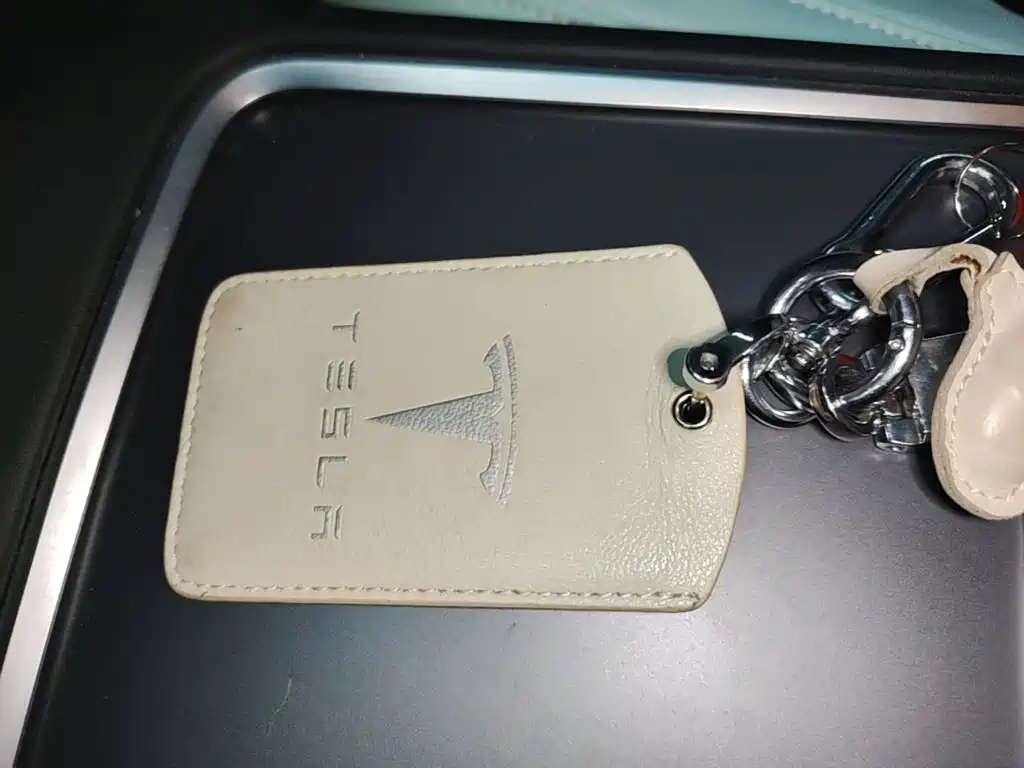 Tesla Model 3 — миниатюра 9
